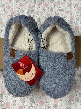 EverFoams Women's Size 8.5 Indoor/Outdoor Full Slippers, Soft Curly, Blue - NWT